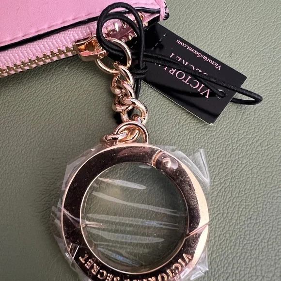 Victoria’s Secret mini keychain & ID holder - Picture 4 of 8